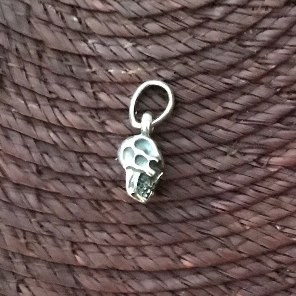 Small Silver Skull Pendant - Picture 4 of 8
